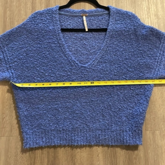 Free People Women’s Cropped Fuzzy Sweater Blue XS Cotton Blend Finders Keepers - Picture 13 of 16